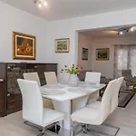 Apartman Garden Retreat - *
