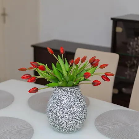 Apartment Garden Retreat - *