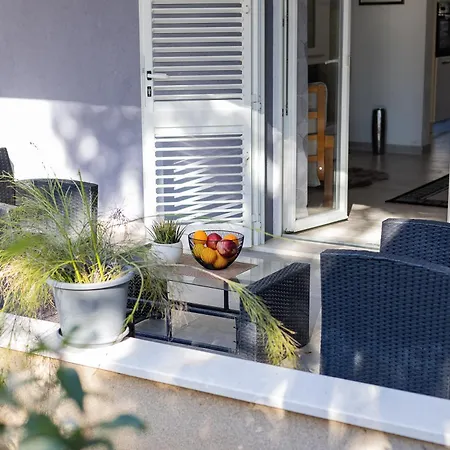 Garden Retreat - Apartment *