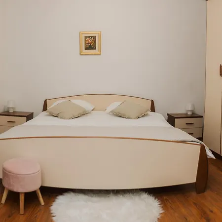 Garden Retreat - Apartment
