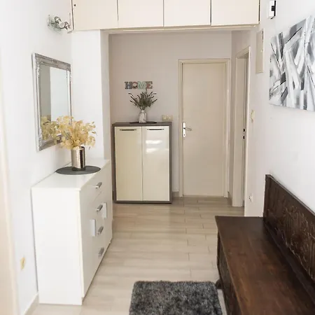 Apartment Garden Retreat -