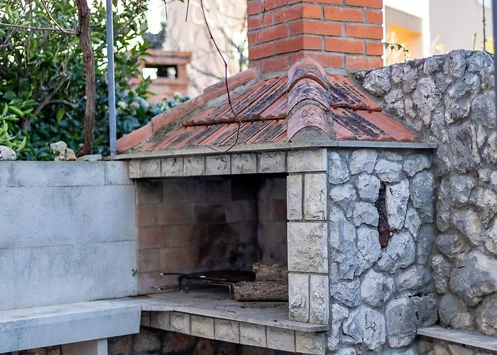 Apartment Garden Retreat - *