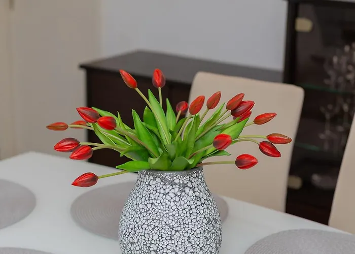 Apartment Garden Retreat - *