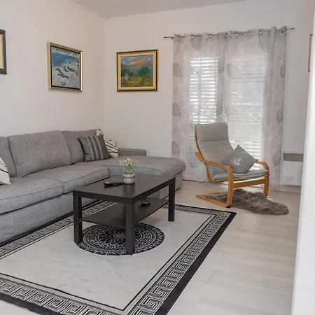 Garden Retreat - Apartment