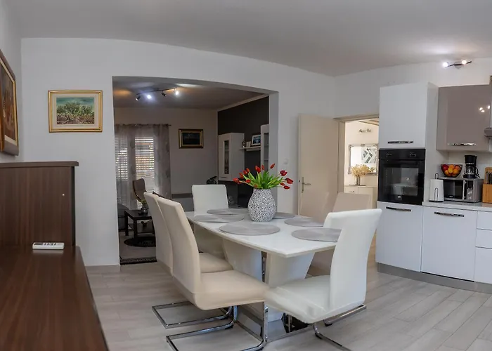 Garden Retreat - Korcula Town